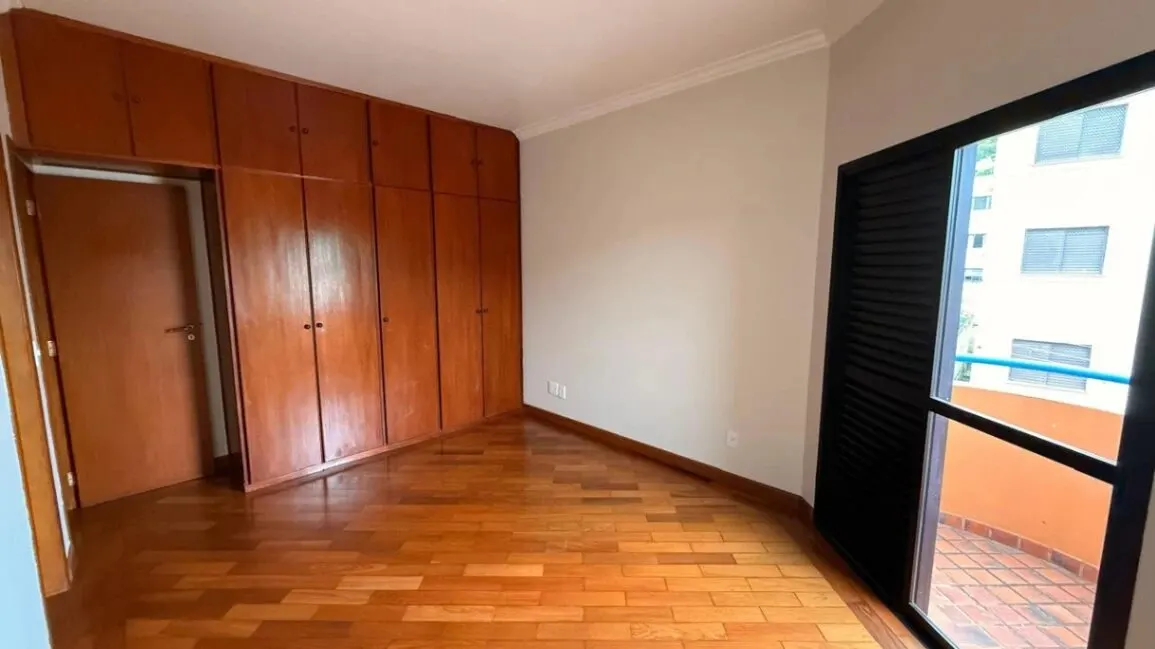 Foto 4 de Apartamento de 3 quartos (1 suíte) com sacada e piso de madeira, Varginha