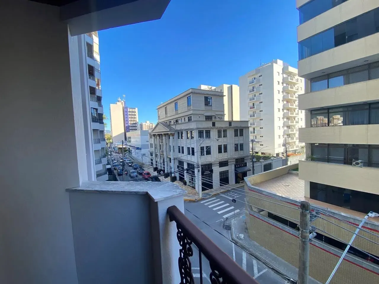 Foto 3 de Apartamento de 3 quartos (1 suíte) com sacada no Edifício Maria Virgínia Rennó, Centro
