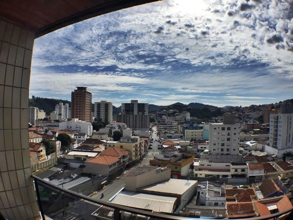 Foto 2 de Apartamento de 3 quartos (1 suíte) com varanda e vista para a cidade, Centro