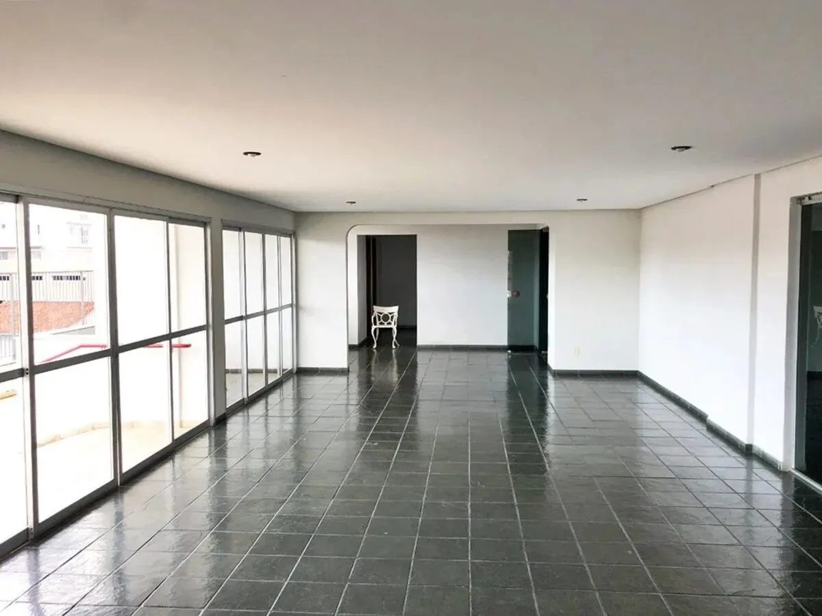 Foto 2 de Apartamento de 3 quartos (1 suíte) com sala ampla e terraço, Centro