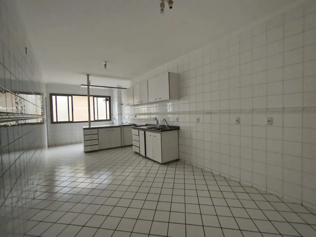 Foto 2 de Apartamento de 3 quartos (1 suíte) com sacada e 2 vagas cobertas, Varginha
