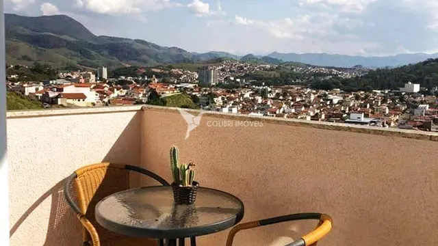 Apartamento de 3 quartos (1 suíte) em condomínio com piscina, Morro Chic