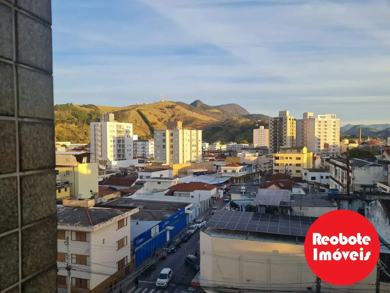 Foto 3 de Apartamento de 3 quartos (1 suíte) com varanda e vista para a serra na Praça Teodomiro Santiago, Centro