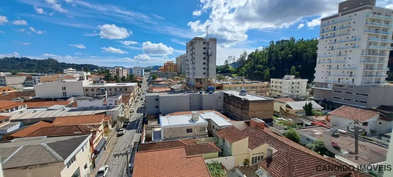 Foto 2 de Apartamento de 3 quartos (1 suíte) em prédio com elevador, Centro