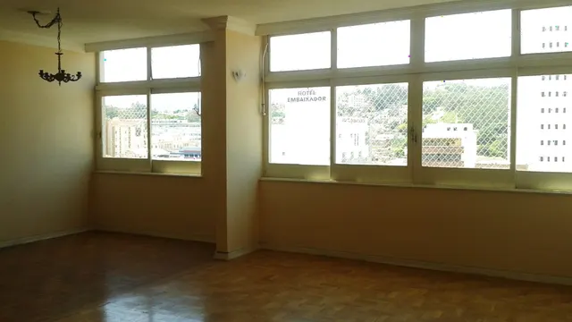 Foto 1 de Apartamento de 3 quartos (1 suíte) com armários, Centro