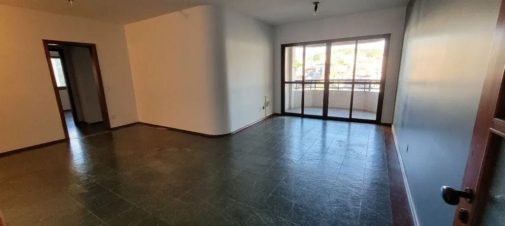 Foto 2 de Apartamento de 4 quartos (1 suíte) com varanda no Condomínio Dona Julieta, Centro