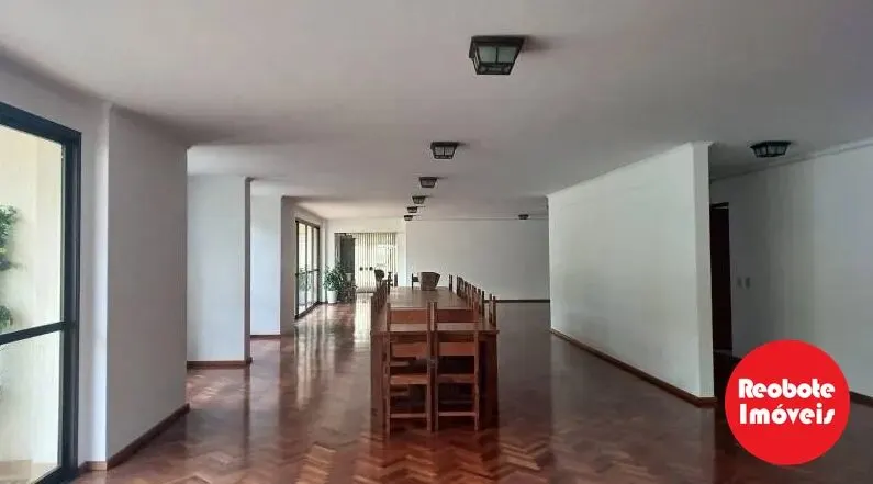 Foto 3 de Apartamento de 4 quartos (2 suítes) com sacada e vista para a praça, Centro