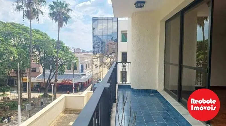 Foto 4 de Apartamento de 4 quartos (2 suítes) com sacada e vista para a praça, Centro