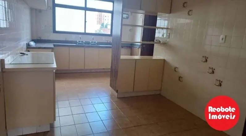 Foto 6 de Apartamento de 4 quartos (2 suítes) com sacada e vista para a praça, Centro