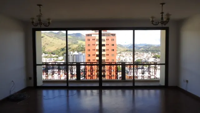 Foto 1 de Apartamento de 4 quartos (2 suítes com closet) com sacada e vista para a praça, Centro