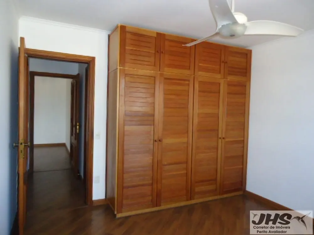 Foto 6 de Apartamento de 4 quartos (2 suítes com closet) com sacada e vista para a praça, Centro