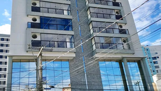 Apartamento novo de 2 suítes com varanda gourmet, Centro