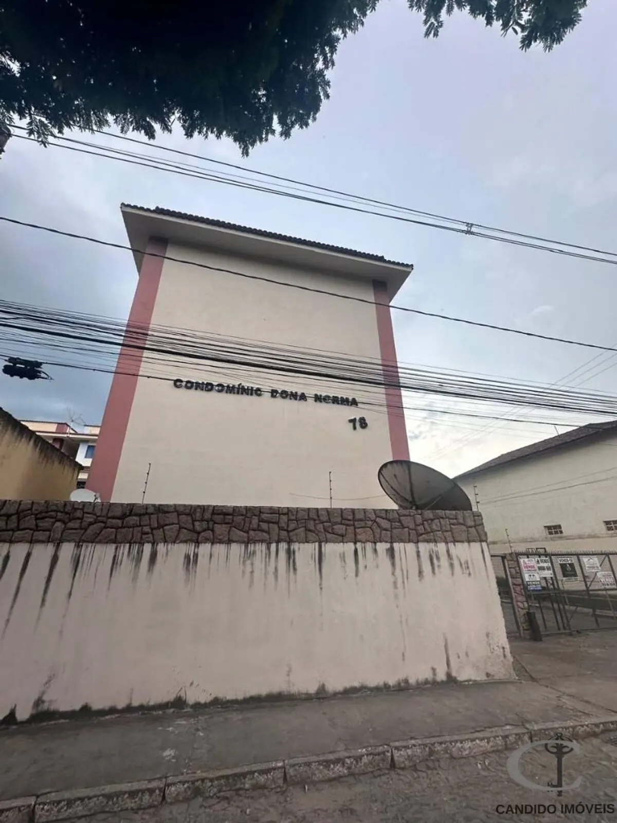 Foto 2 de Apartamento reformado de 2 quartos (1 suíte) no Condomínio Dona Norma, Varginha
