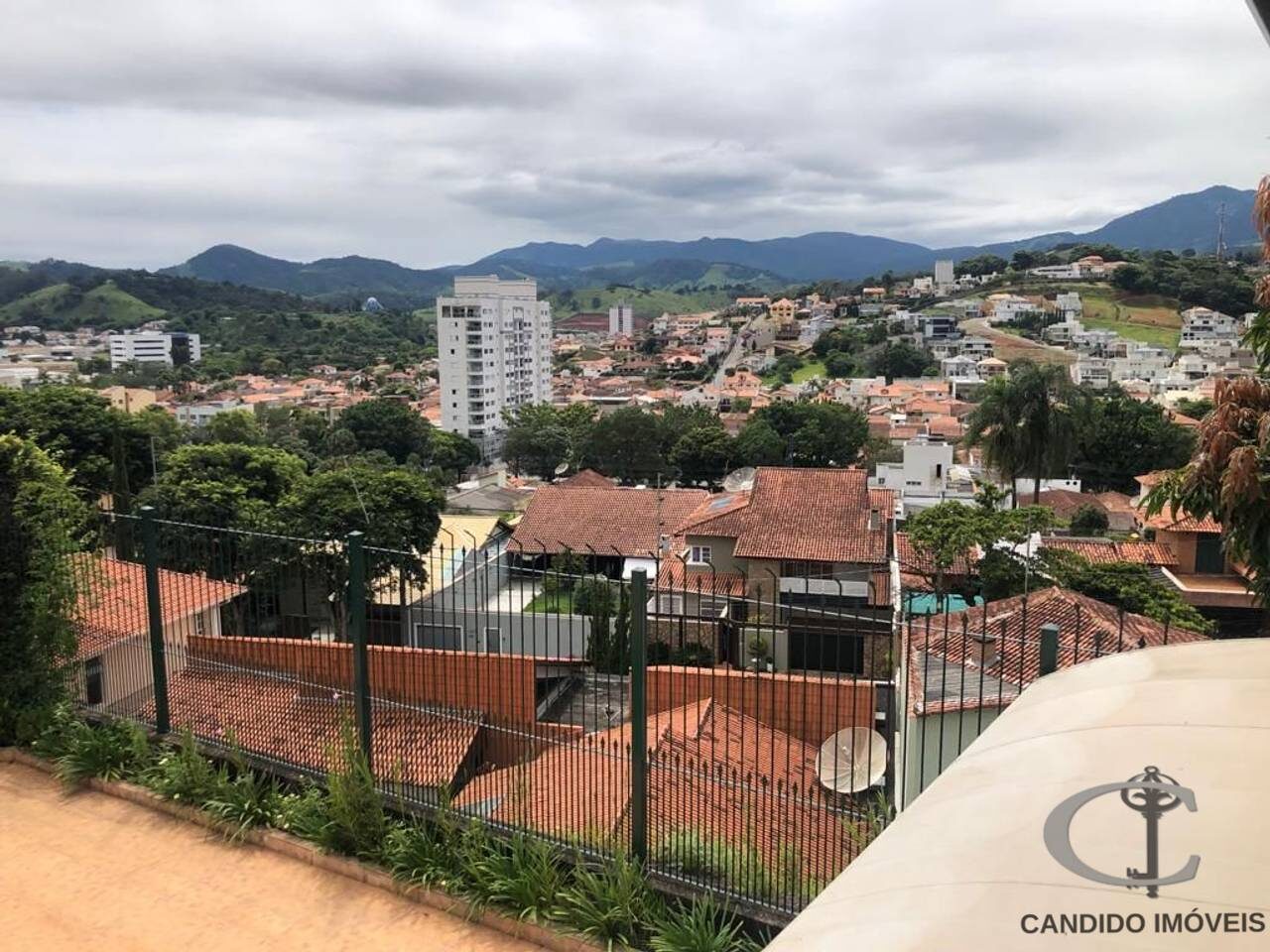 Foto 5 de Casa de 3 quartos e 333 m² no Pinheirinho