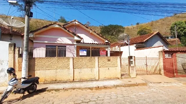 Casa de 3 quartos com duas vagas em São Sebastião