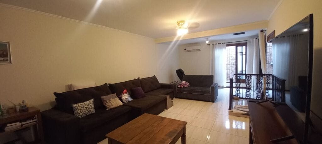 Foto 2 de Casa de 4 quartos com 3 suítes no Pinheirinho