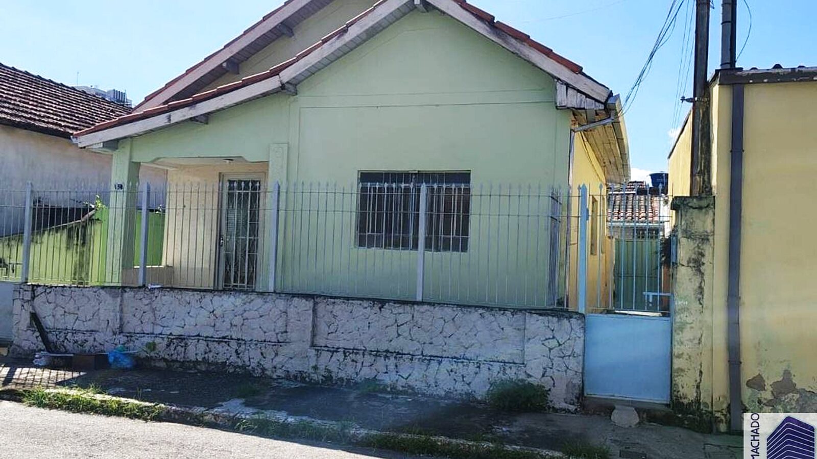 Casa de 3 quartos com edícula em terreno de 169 m² na Avenida