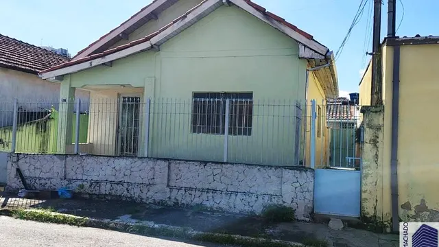 Casa de 3 quartos com edícula em terreno de 169 m² na Avenida