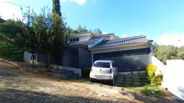 Foto 1 de Casa de 3 quartos com piscina no Pinheirinho