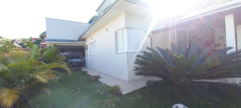 Foto 2 de Casa de 3 quartos com piscina no Pinheirinho