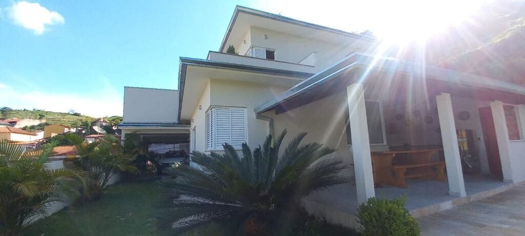 Foto 3 de Casa de 3 quartos com piscina no Pinheirinho