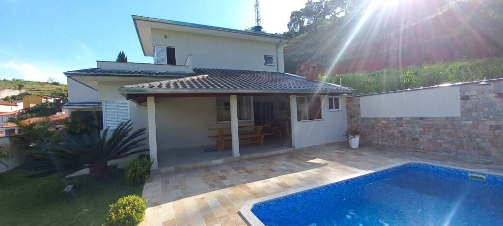 Foto 4 de Casa de 3 quartos com piscina no Pinheirinho