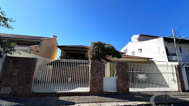 Casa de 370 m² na Rua Francisco Masseli, Pinheirinho