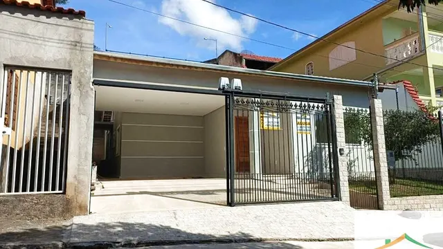 Casa de 3 quartos e 212 m² no Pinheirinho