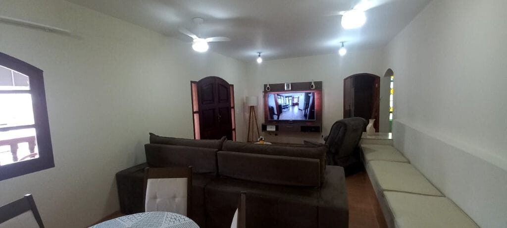 Foto 2 de Casa de 5 quartos, área de churrasco e 4 vagas