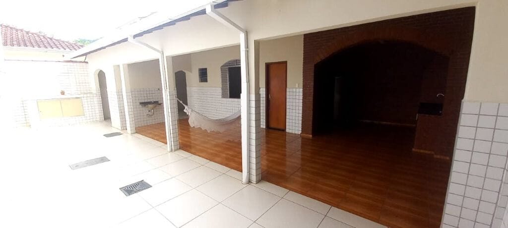 Foto 3 de Casa de 5 quartos, área de churrasco e 4 vagas