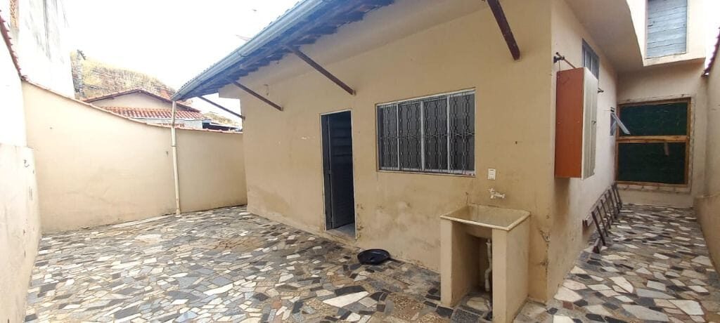 Foto 2 de Casa de três quartos em terreno de 200 m²