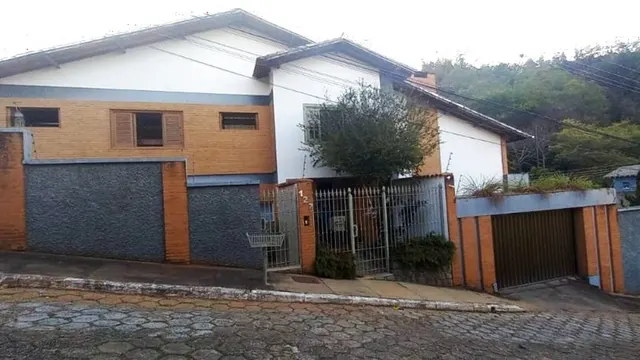 Foto 1 de Casa com piscina no Pinheirinho