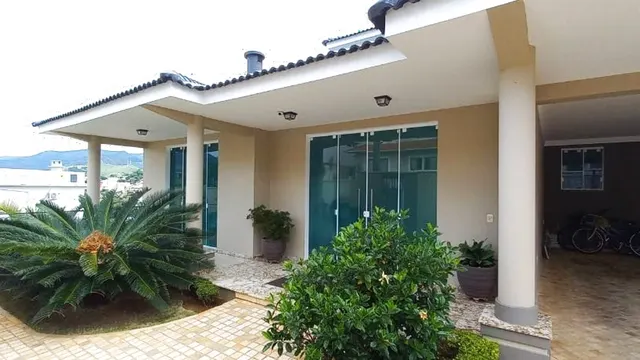 Casa de 560 m² com vista e 4 vagas no Pinheirinho