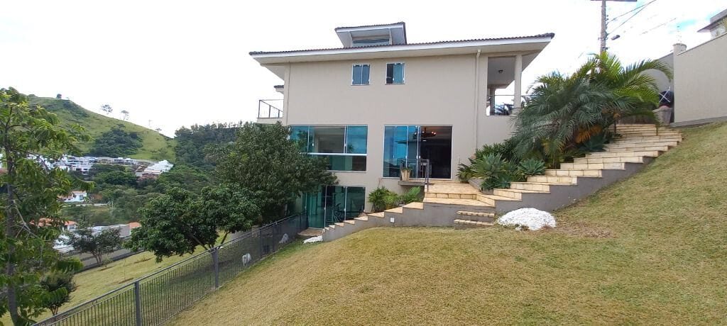 Foto 2 de Casa de 560 m² com vista e 4 vagas no Pinheirinho