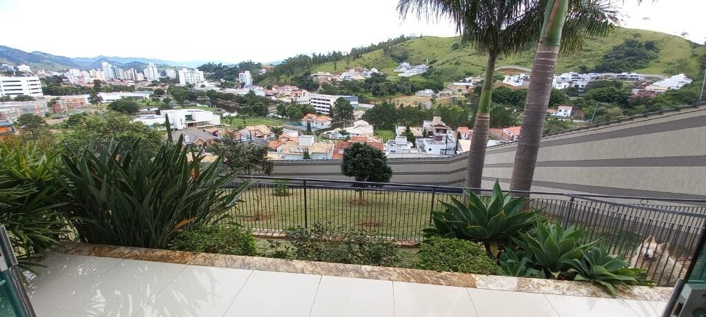 Foto 4 de Casa de 560 m² com vista e 4 vagas no Pinheirinho