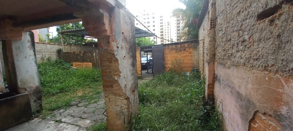 Foto 3 de Casa com área ampla no Centro