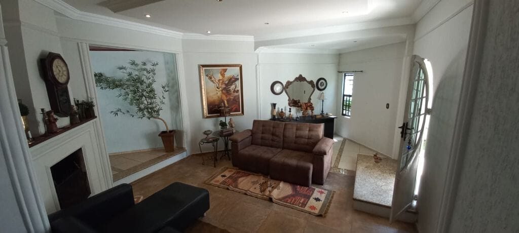Foto 4 de Casa de 4 quartos com piscina no Pinheirinho