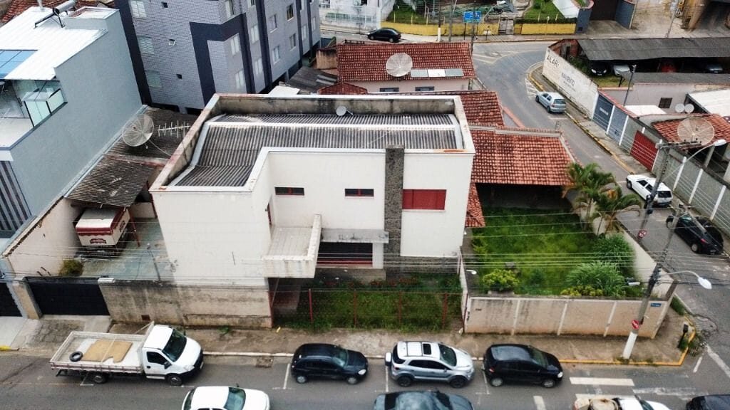 Foto 2 de Casa de dois pavimentos em terreno de 572 m²