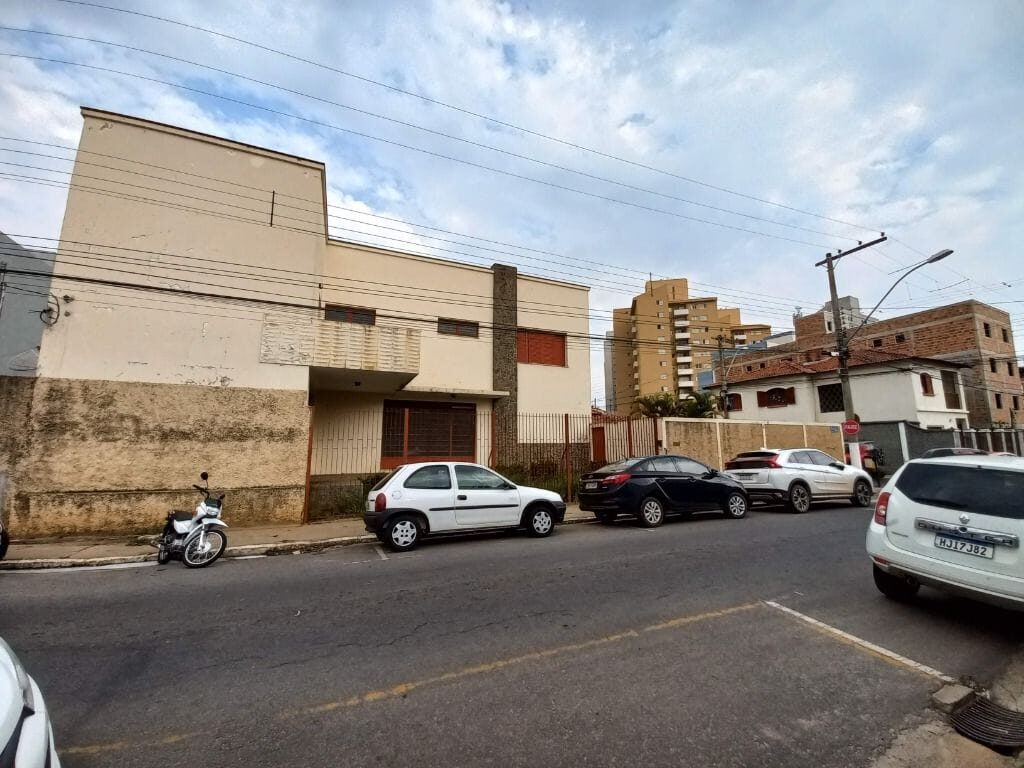Foto 4 de Casa de dois pavimentos em terreno de 572 m²