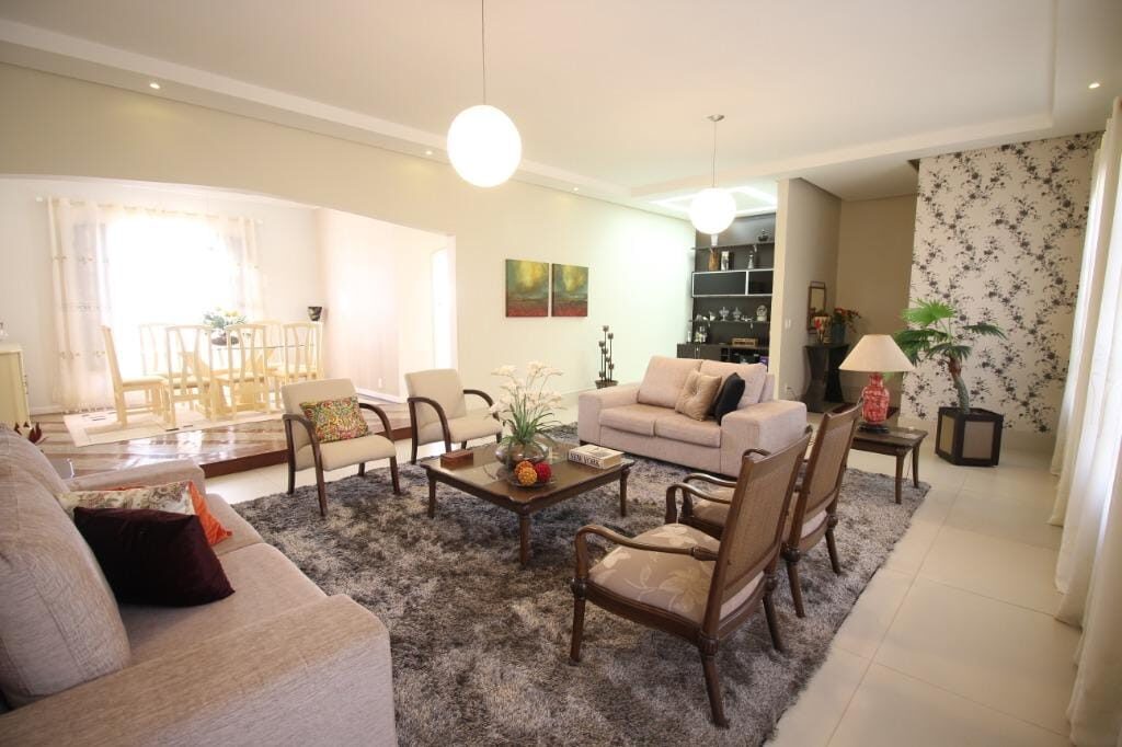 Foto 4 de Casa de 4 quartos com piscina e 8 vagas