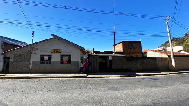 Terreno de 495 m² com construções para reforma