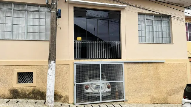Foto 1 de Casa com cinco quartos e acesso independente