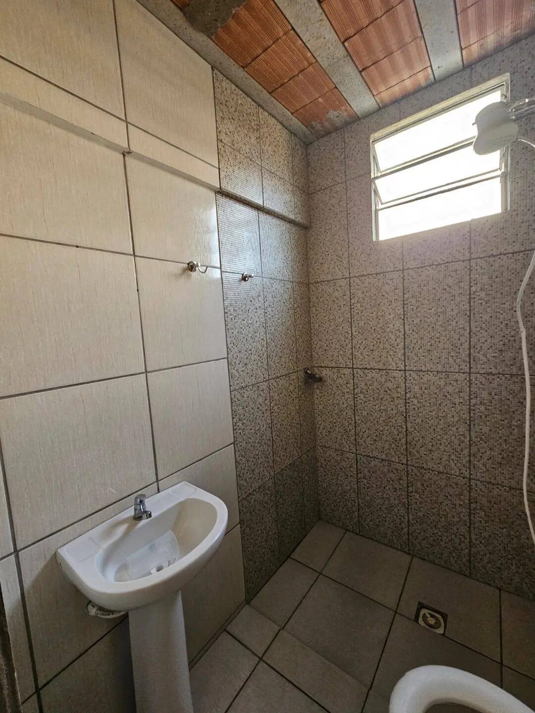 Foto 3 de Casa em acabamento com ponto comercial na frente