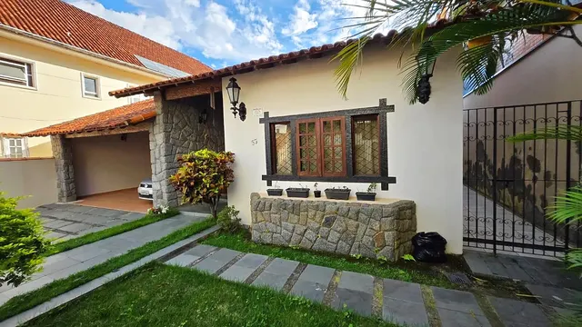 Foto 1 de Casa com área externa e cinco vagas