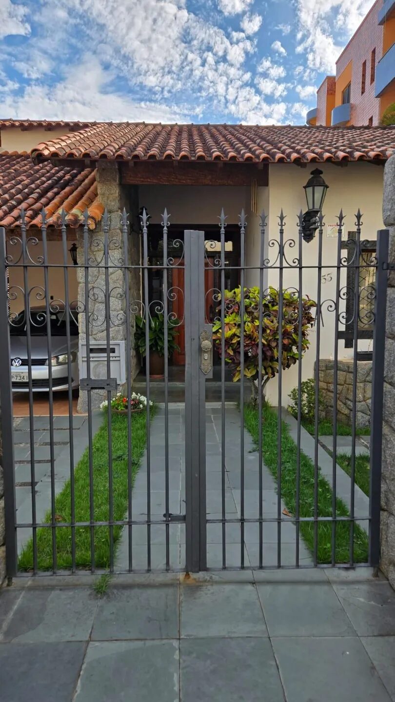 Foto 2 de Casa com área externa e cinco vagas