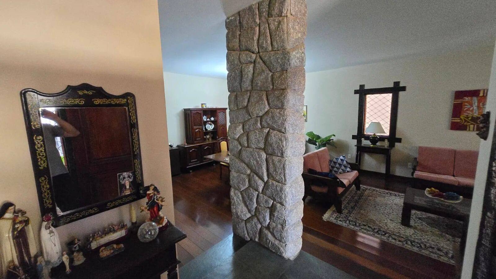 Foto 6 de Casa com área externa e cinco vagas