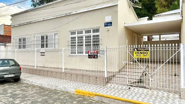 Foto 1 de Casa com edícula no Centro de Itajubá