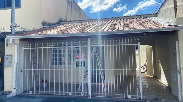 Foto 1 de Casa de 3 quartos com quintal na Avenida