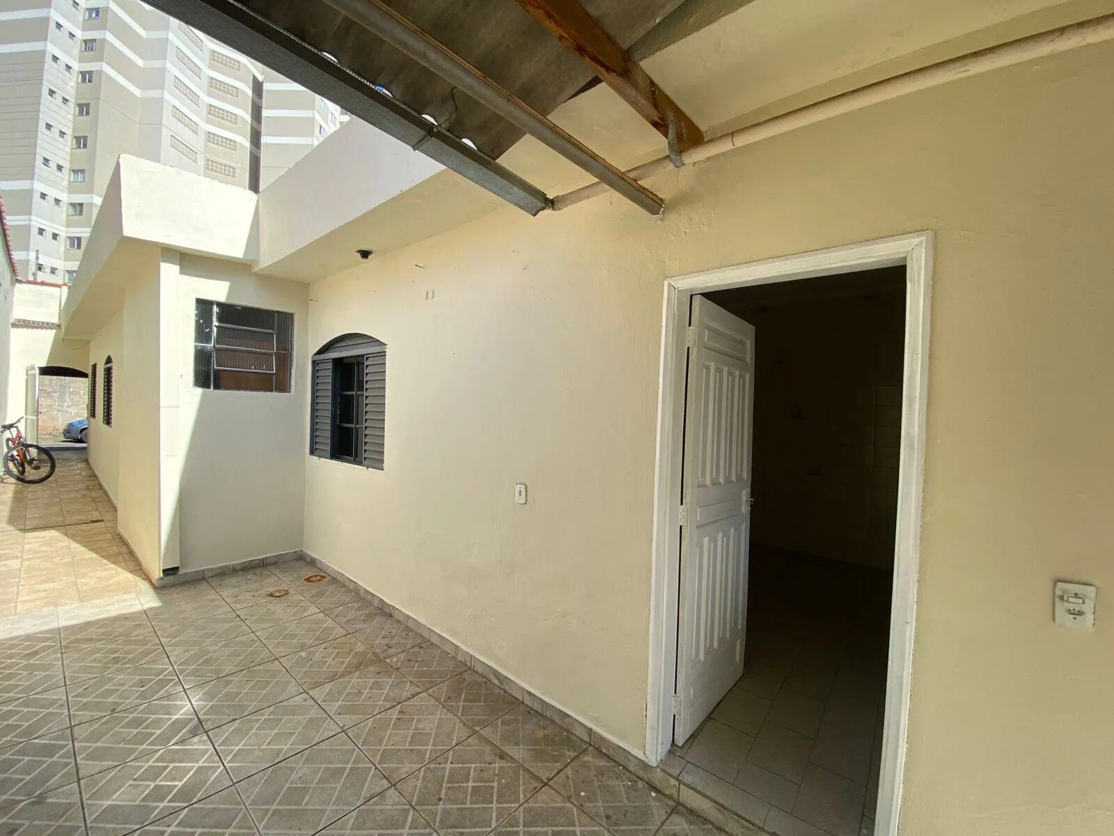 Foto 4 de Casa de 3 quartos com quintal na Avenida