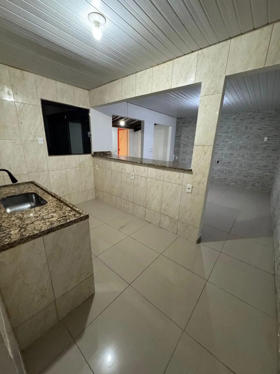 Foto 2 de Casa de 2 quartos com quintal em Santa Luzia